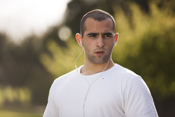 在户外运动的人图片下载