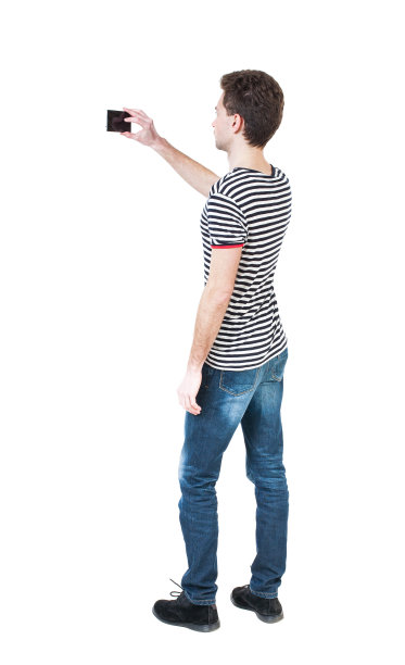 人与平板电脑的后视图。站在年轻人。图片下载