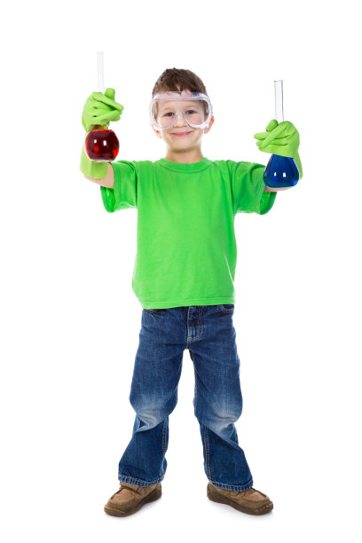 小男孩拿着化学瓶图片下载