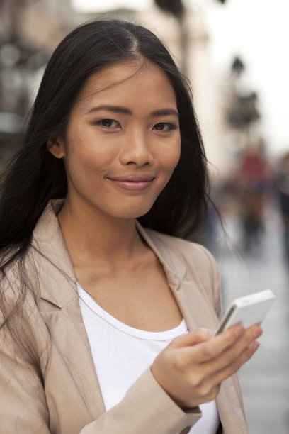 有手机的漂亮女人图片下载
