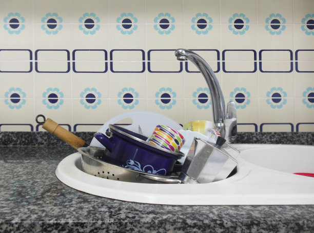 脏盘子。图片下载