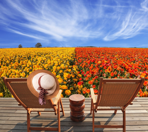 帽子挂在躺椅上图片下载