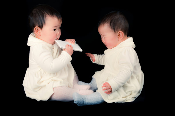 宝宝和智能手机图片下载