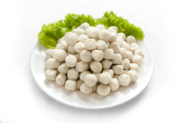 鱼丸孤立在白色背景上图片下载