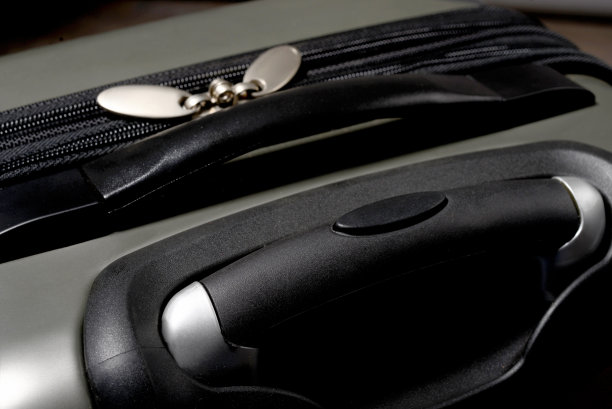 现代风格的车轮行李箱图片下载