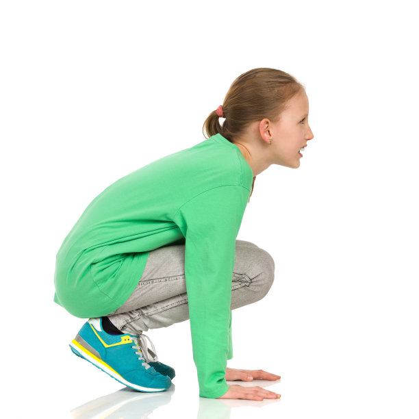 卧车女孩侧视图图片下载