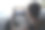 一个女人用平板电脑给海洋拍照图片下载