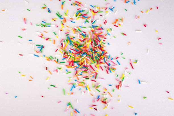 迷你糖屑使边界孤立在白色背景上图片下载