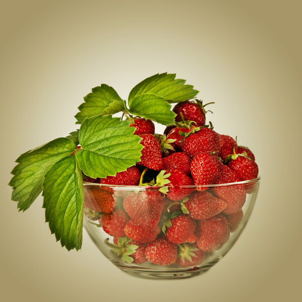 碗里的草莓图片下载