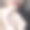 美丽的金发女孩与深色烟熏妆和艺术美甲设计指甲。美丽的脸。图片下载