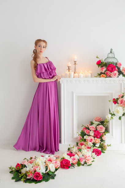 穿着漂亮衣服的可爱女孩图片下载