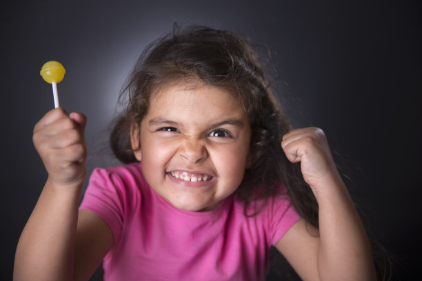 被冒犯的小女孩的肖像图片下载