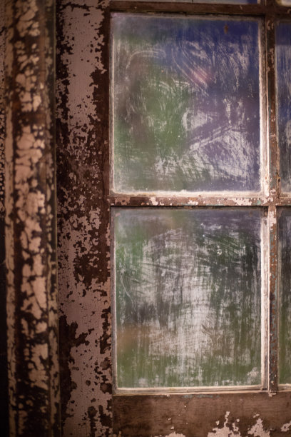 一个旧木窗框和窗户的细节，曼谷图片下载