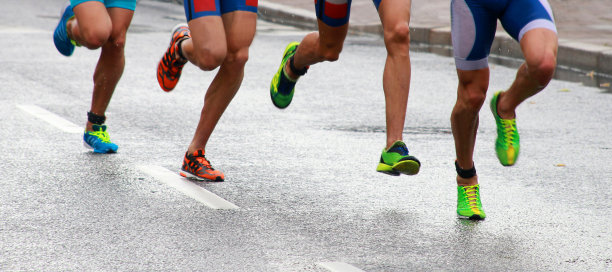 奔跑多彩的脚和腿图片下载