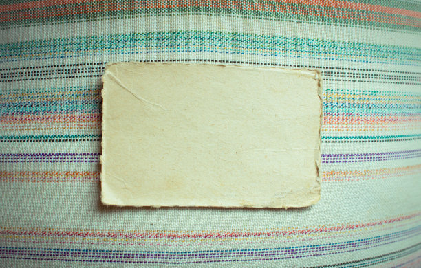 以纺织品为背景的老式纸张图片下载