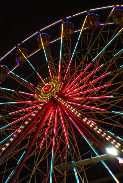 晚上坐摩天轮图片下载