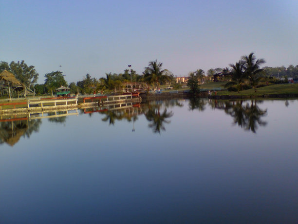 湖反射图片下载