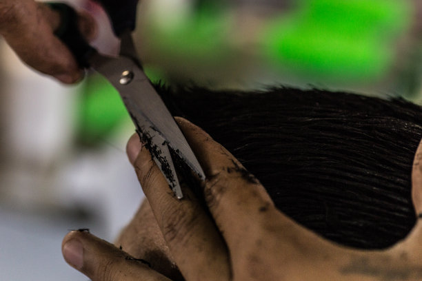 理发师剪头发图片下载