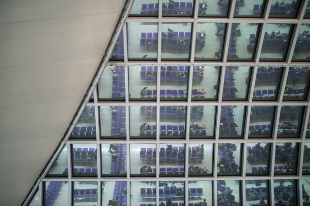 在机场等候图片下载