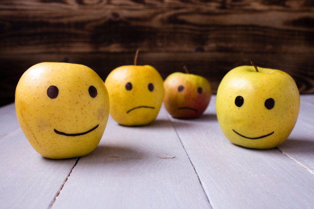 黄色的苹果和画出来的情感图片下载