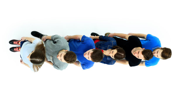 一群因白人而被孤立的快乐的人图片下载