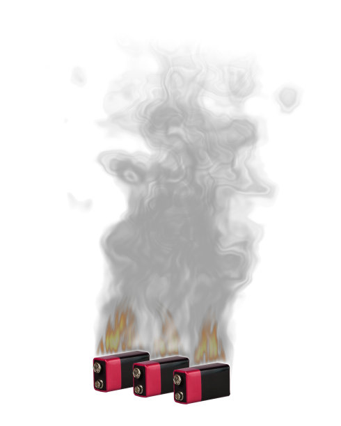 燃烧和冒烟的锂离子电池，白色背景，孤立图片下载