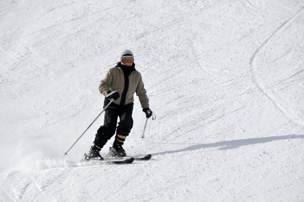 女性高级滑雪图片下载