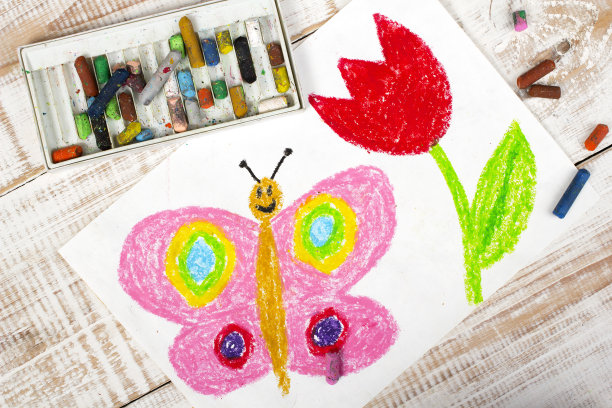 彩绘:快乐的蝴蝶和美丽的郁金香图片下载