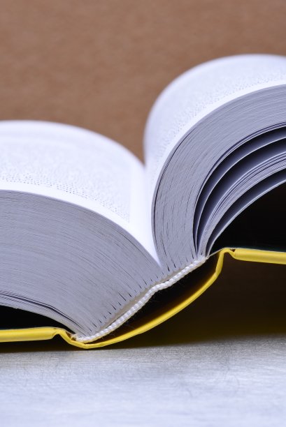 打开书的特写镜头图片下载