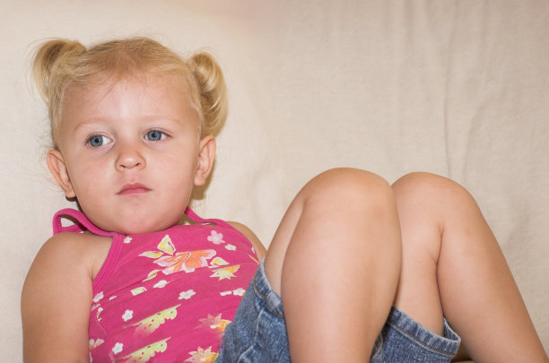 无聊的孩子图片下载