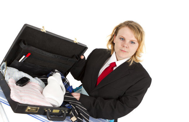 年轻的商务女性与手提箱图片下载