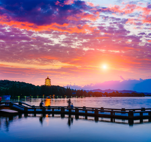 日落时美丽的杭州西湖风光图片下载