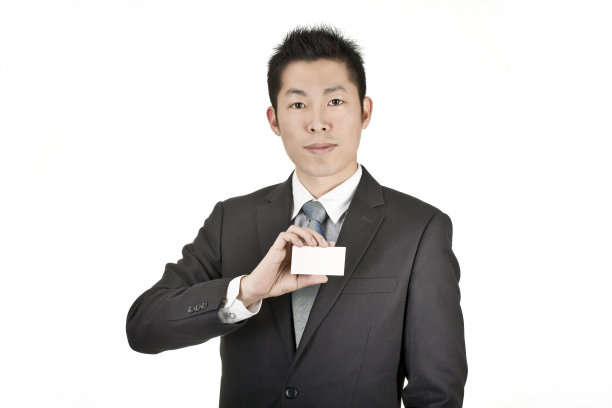 亚洲商人手里拿着一张牌图片下载
