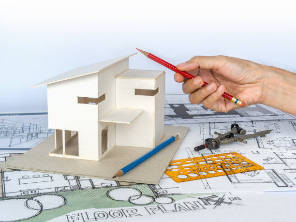 建筑师负责房屋模型和蓝图/房屋开发业务图片下载