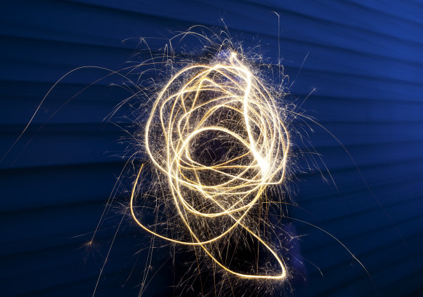 炯炯有神的烟花图片下载