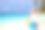 可爱的小女孩在夏天的海滩上旅行图片下载