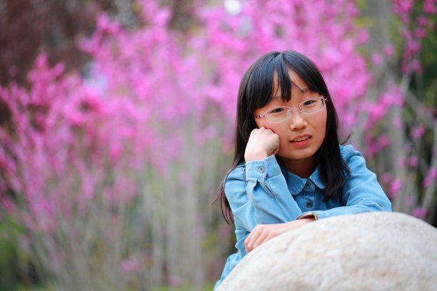 微笑的亚洲女孩图片下载