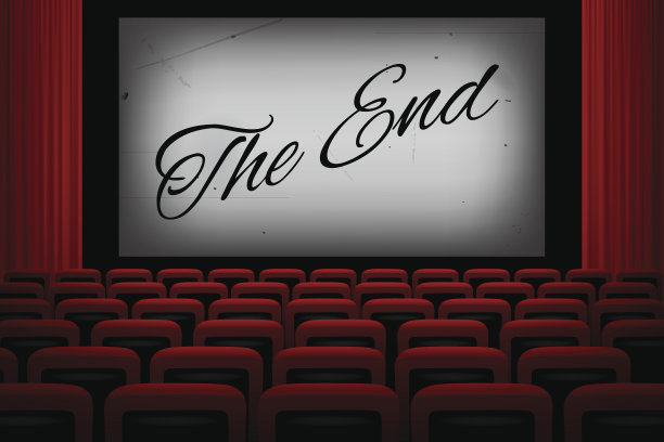白色屏幕，红色窗帘和椅子上的END文本电影院。图片下载