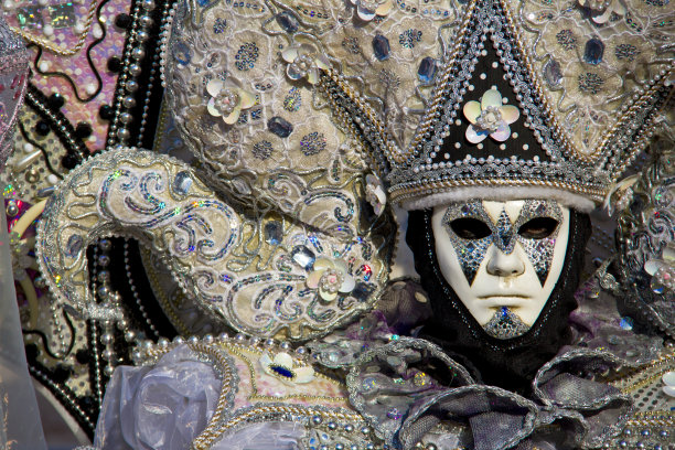 银色威尼斯面具和服装图片下载