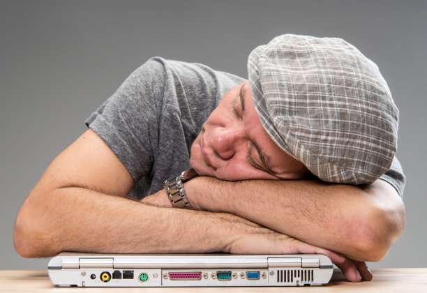 睡在工作图片下载