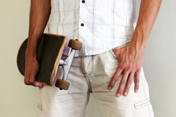 玩滑板的少年图片下载