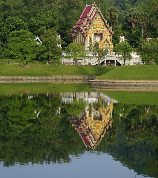 奈汉寺，拉威湖，泰国普吉岛图片下载