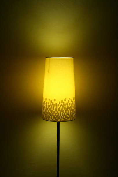 晚上房间灯图片下载