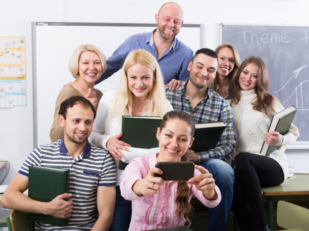 专业人士和教练制作集体肖像图片下载