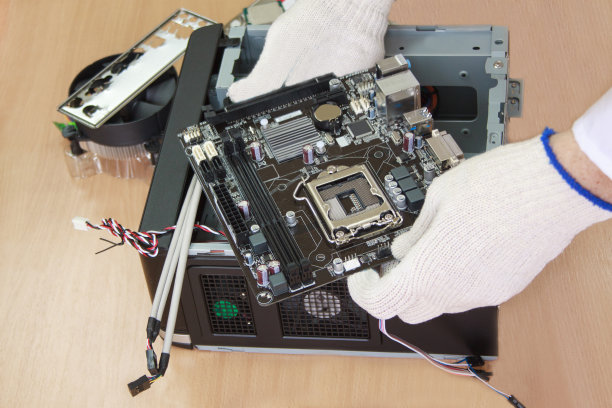 电子工程师组装个人电脑图片下载