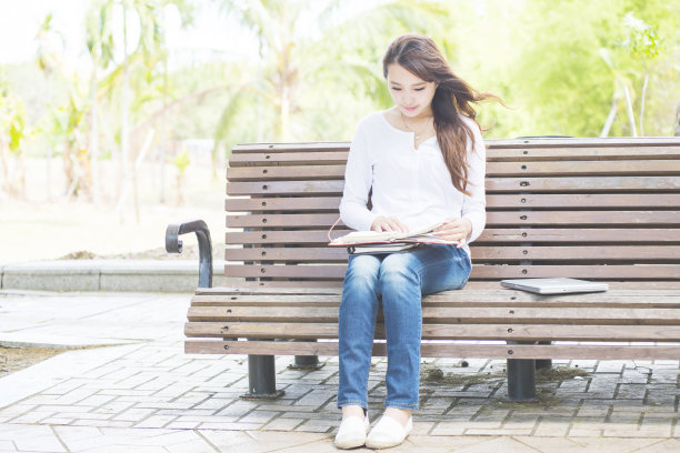 亚洲女大学生图片下载