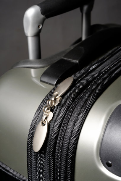 现代风格的车轮行李箱图片下载