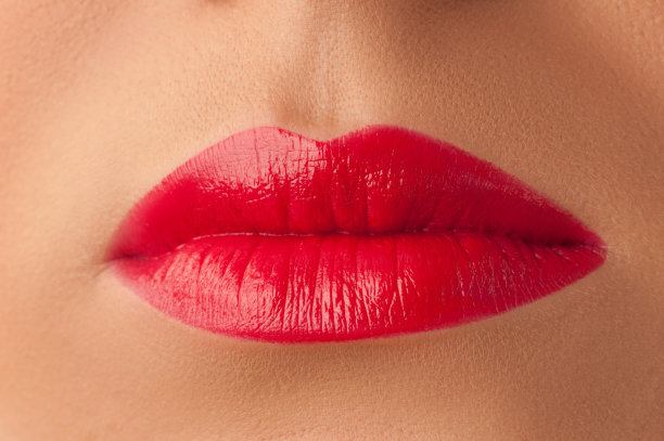 红色的嘴唇。时尚和时尚的口红。图片下载