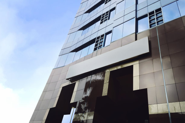 商业区的现代摩天大楼图片下载