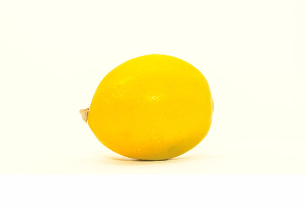 柠檬孤立在白色背景上图片下载